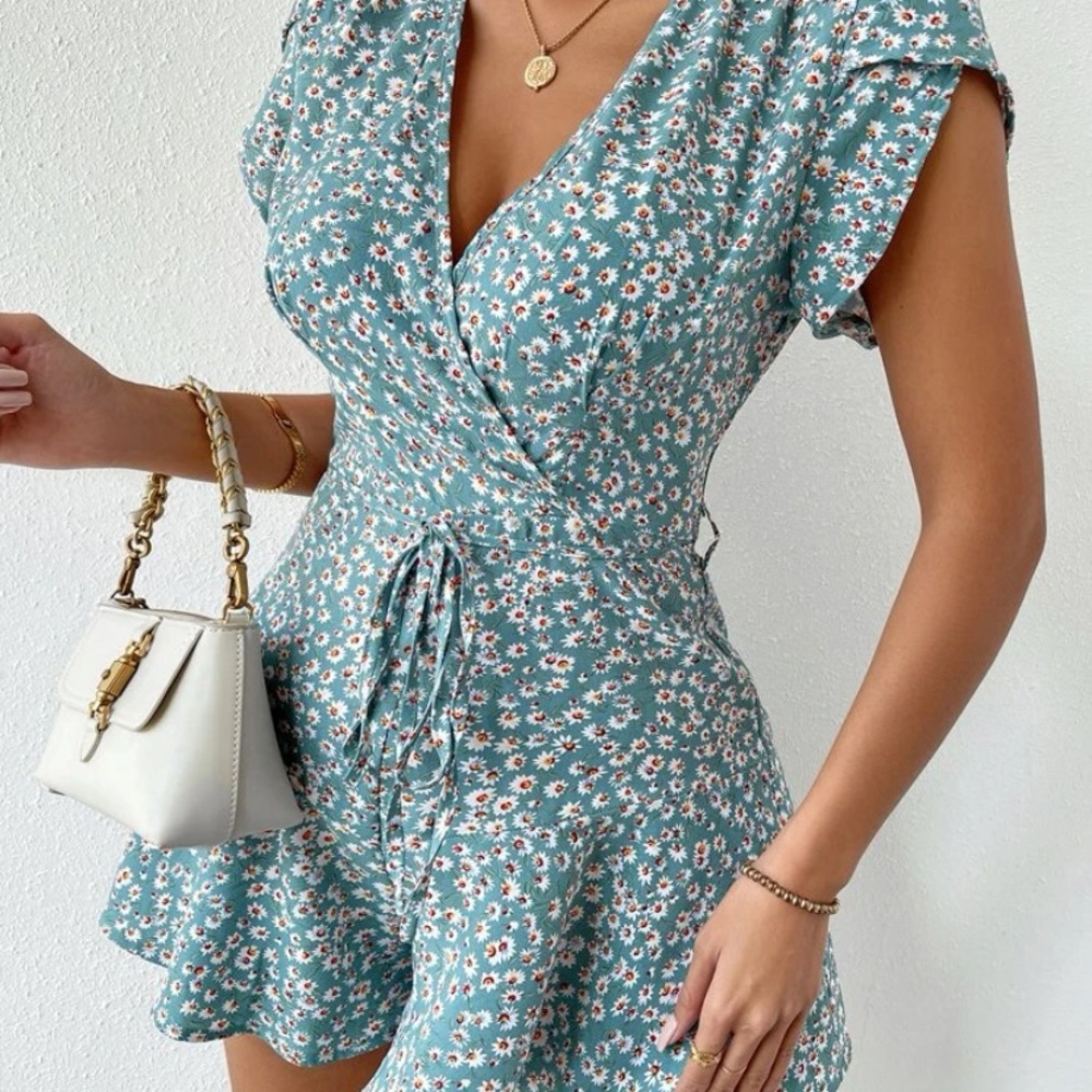 NEW! Floral print tie front jumpsuit size large (8/10)